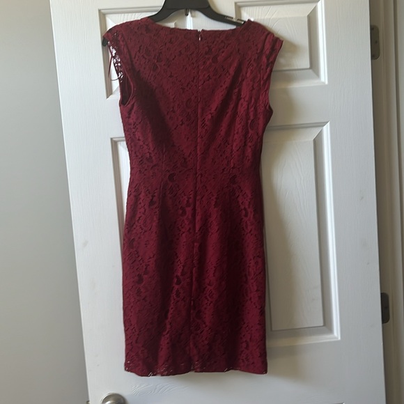 Metaphor Sleeveless Red Lace Dress - Picture 5 of 6
